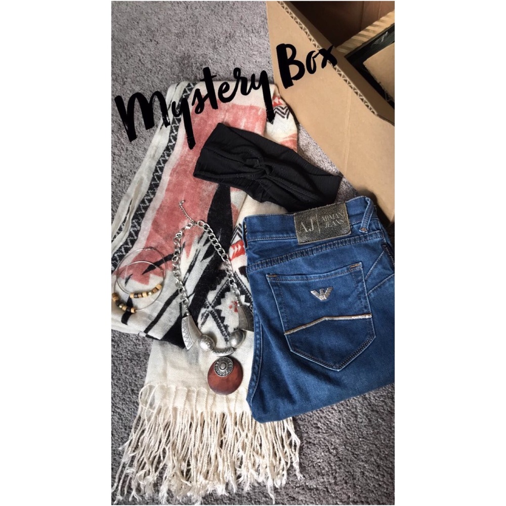 7 item 📦 ⁉️ specialized mystery boxes